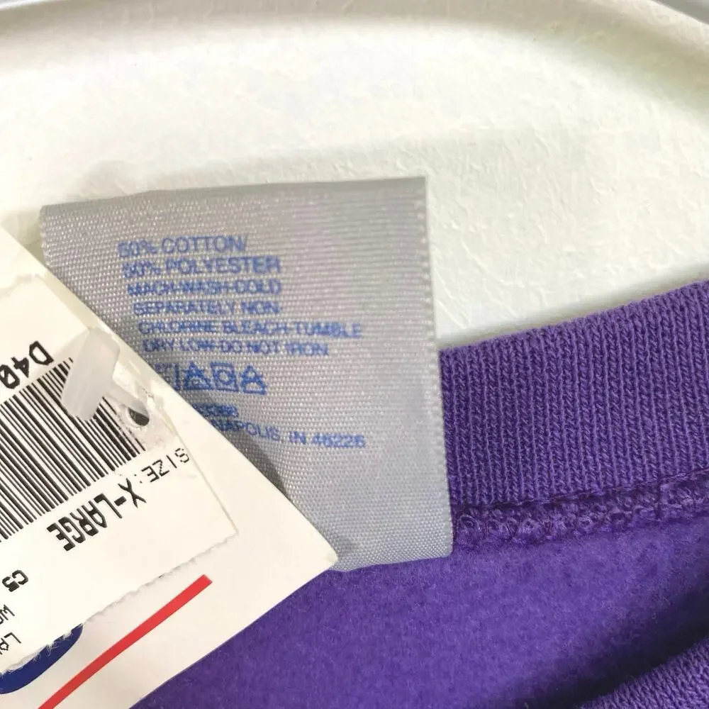 NWT Deadstock women’s vintage Los Angeles Lakers sweatshirt. Size extra large.